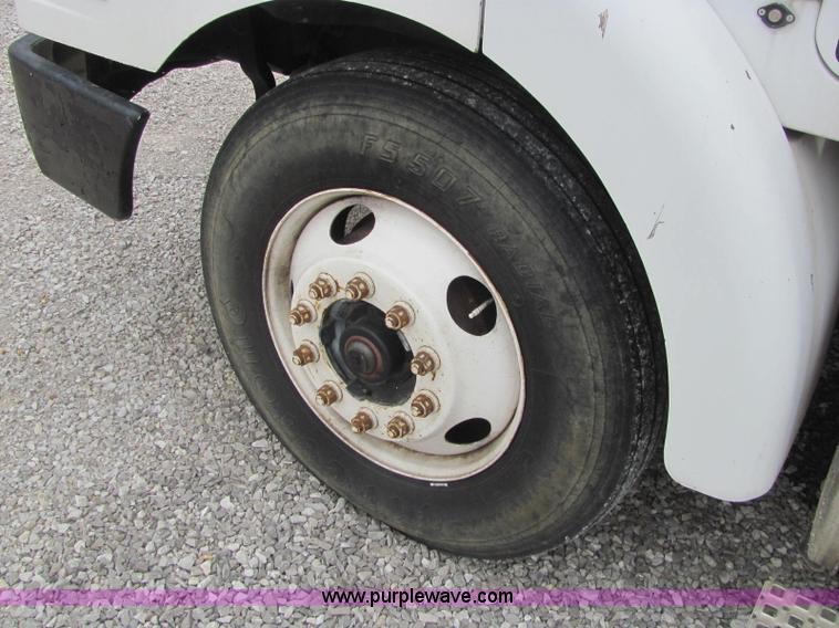 image for item C2941 1995 Volvo White GMC WG fertilizer tender truck