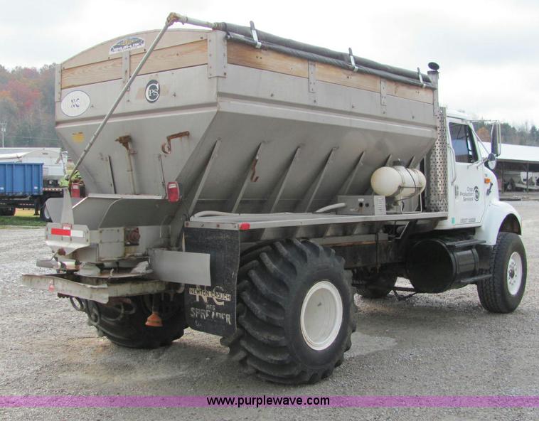 image for item C2946 1991 International 8100 spreader truck
