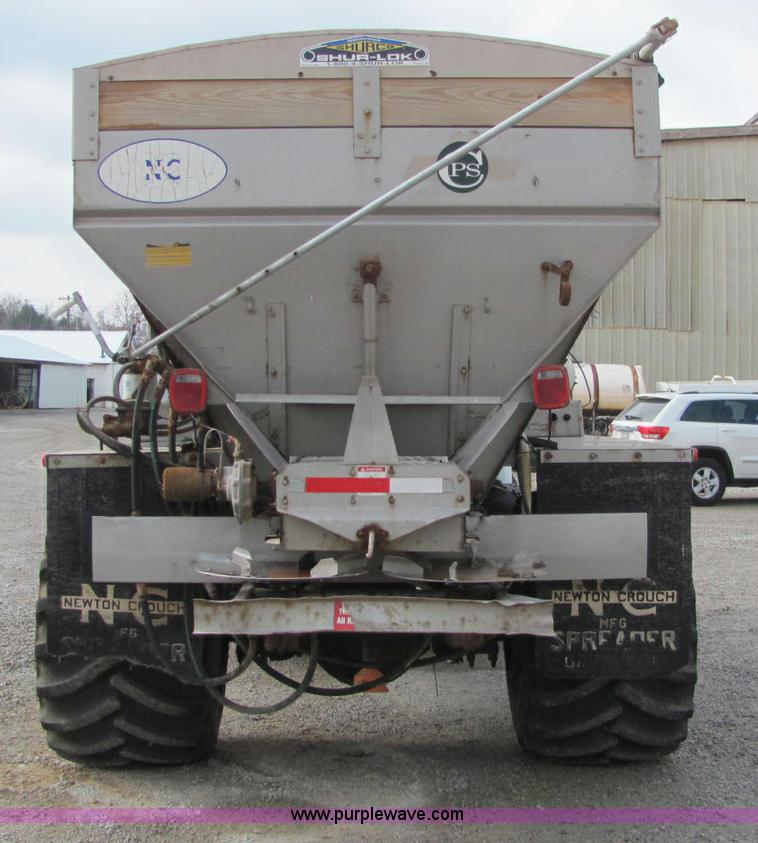 image for item C2946 1991 International 8100 spreader truck