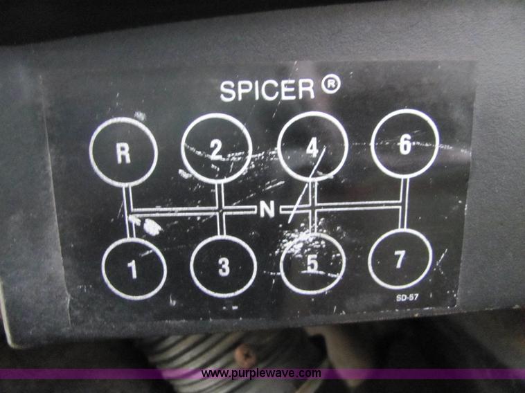 image for item C2946 1991 International 8100 spreader truck