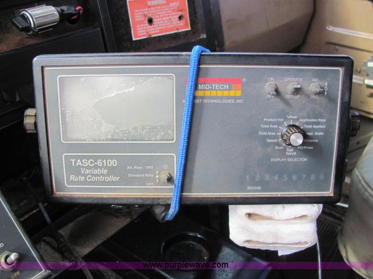 image for item C2946 1991 International 8100 spreader truck