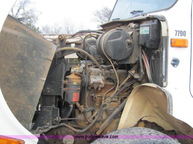 image for item C2946 1991 International 8100 spreader truck