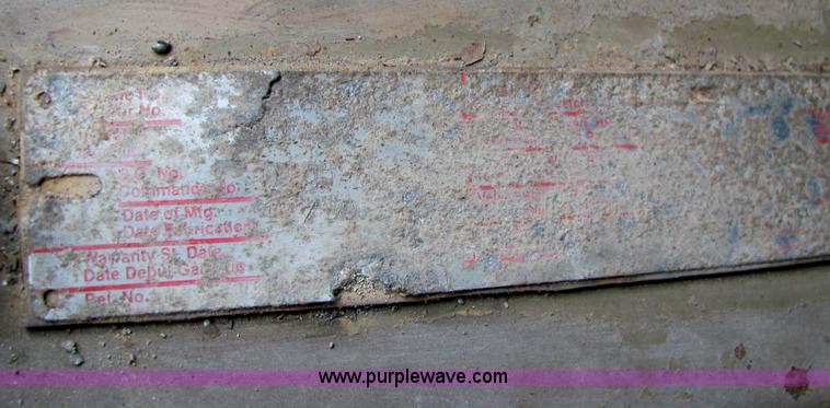 image for item C2946 1991 International 8100 spreader truck