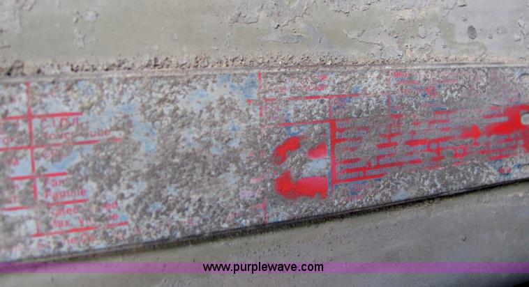 image for item C2946 1991 International 8100 spreader truck