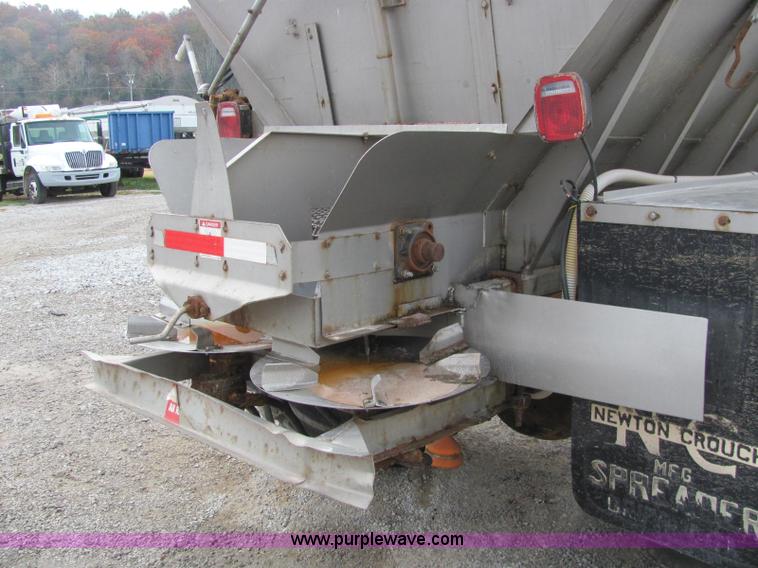 image for item C2946 1991 International 8100 spreader truck