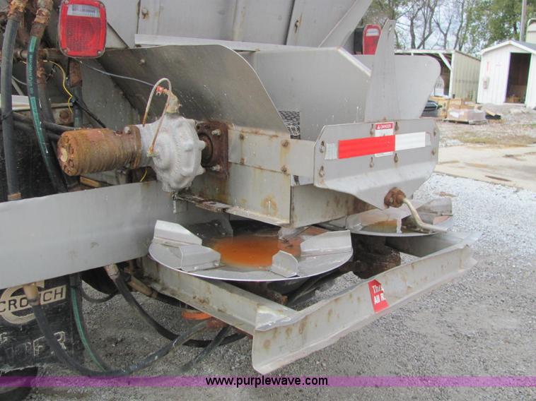 image for item C2946 1991 International 8100 spreader truck