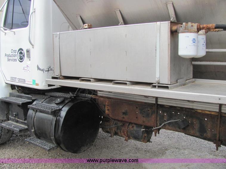 image for item C2946 1991 International 8100 spreader truck