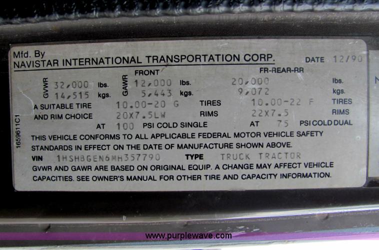 image for item C2946 1991 International 8100 spreader truck