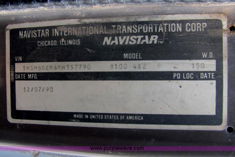 image for item C2946 1991 International 8100 spreader truck