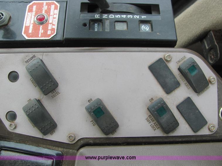 image for item C2948 2006 Mertz MSA300 Spreadmaster spreader