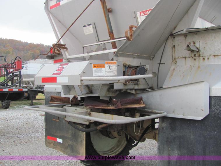 image for item C2948 2006 Mertz MSA300 Spreadmaster spreader