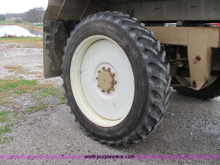 image for item C2948 2006 Mertz MSA300 Spreadmaster spreader