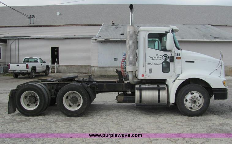 image for item C2952 2000 International 9100i semi truck