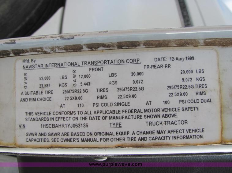 image for item C2952 2000 International 9100i semi truck