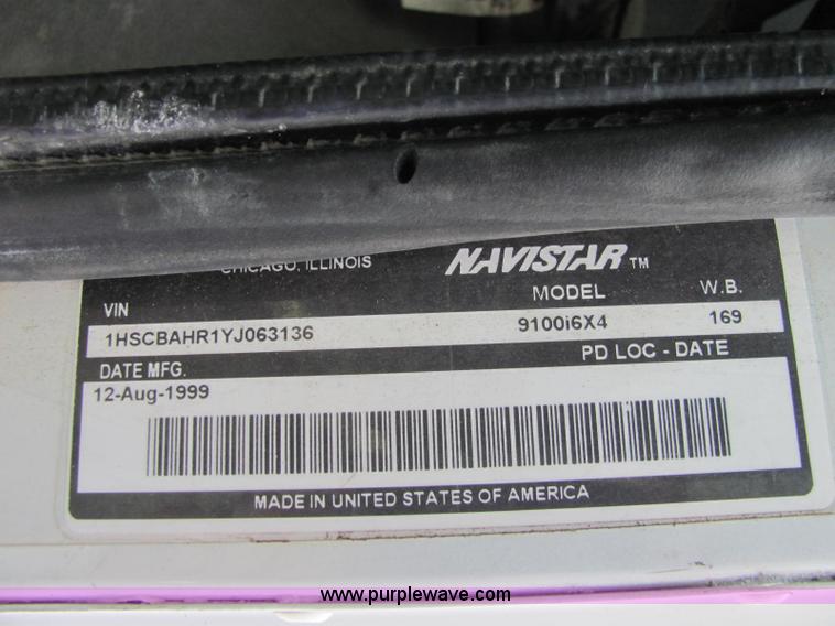 image for item C2952 2000 International 9100i semi truck