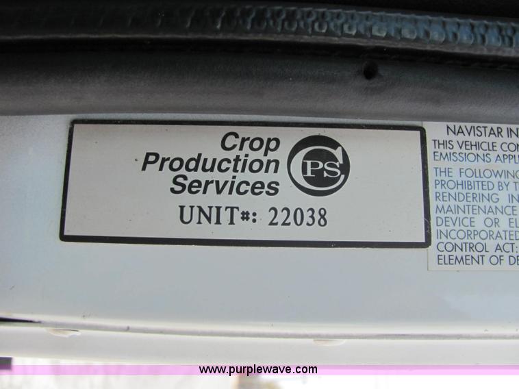 image for item C2952 2000 International 9100i semi truck