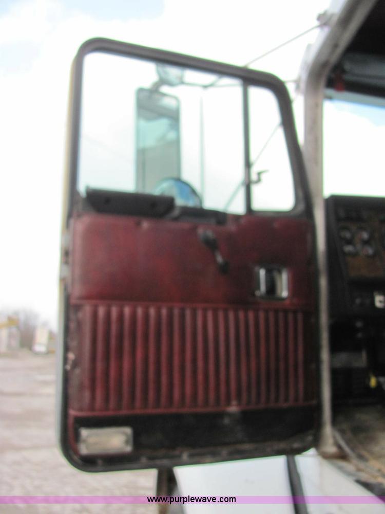 image for item C2953 1994 Kenworth T8000 flatbed truck