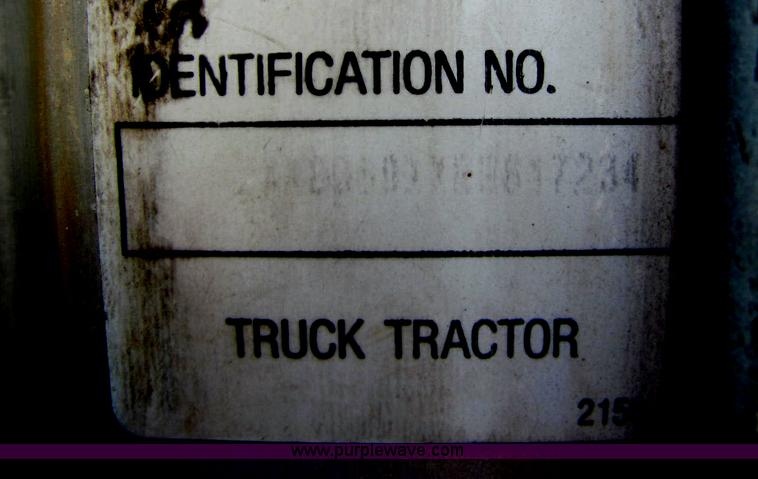 image for item C2953 1994 Kenworth T8000 flatbed truck