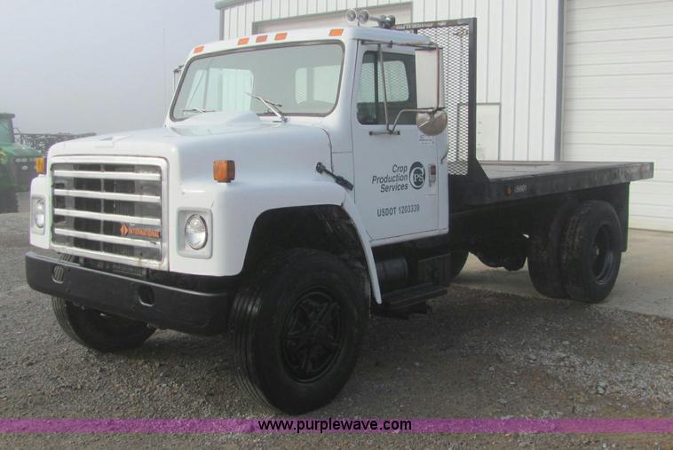 image for item C2962 1989 International 1754 flatbed truck