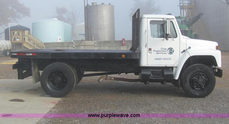 image for item C2962 1989 International 1754 flatbed truck