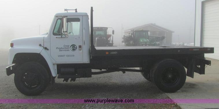image for item C2962 1989 International 1754 flatbed truck