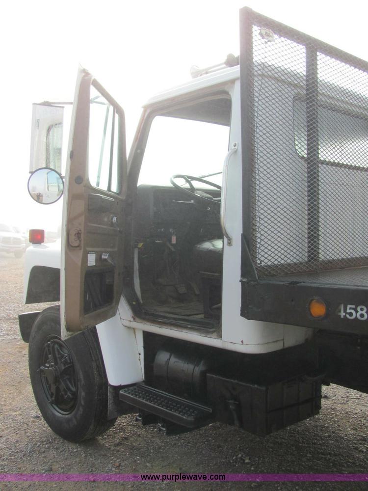 image for item C2962 1989 International 1754 flatbed truck
