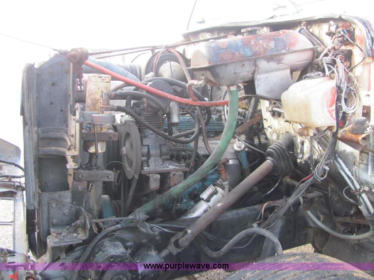 image for item C2962 1989 International 1754 flatbed truck