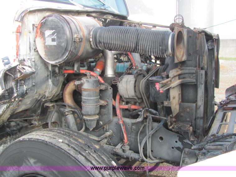 image for item C2962 1989 International 1754 flatbed truck