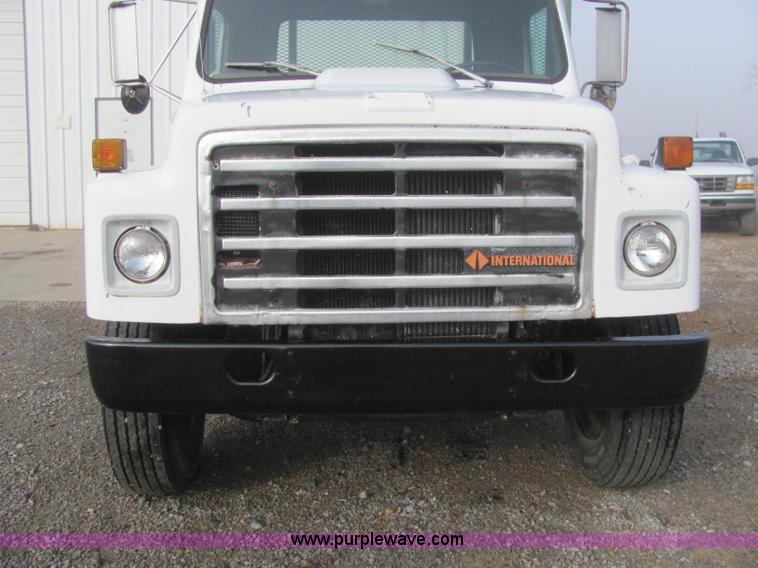 image for item C2962 1989 International 1754 flatbed truck