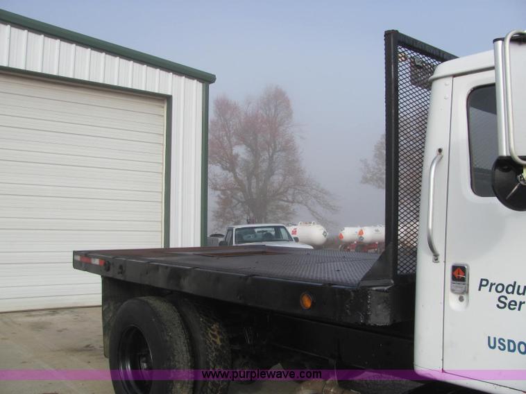 image for item C2962 1989 International 1754 flatbed truck