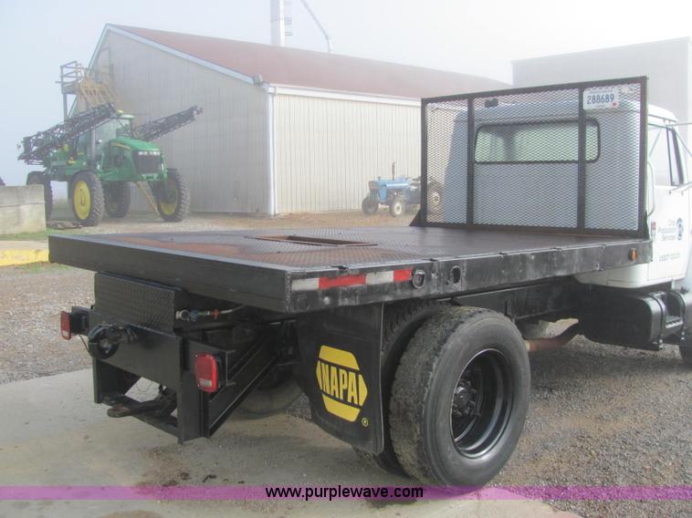 image for item C2962 1989 International 1754 flatbed truck