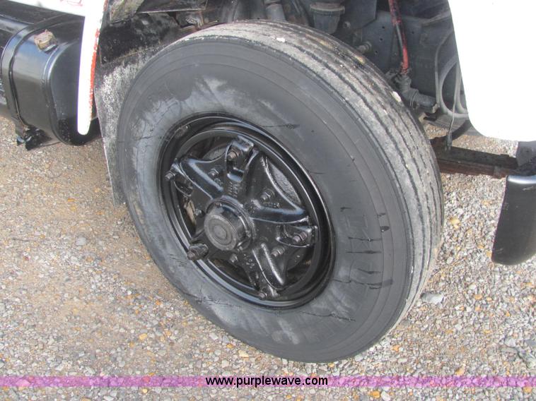 image for item C2962 1989 International 1754 flatbed truck