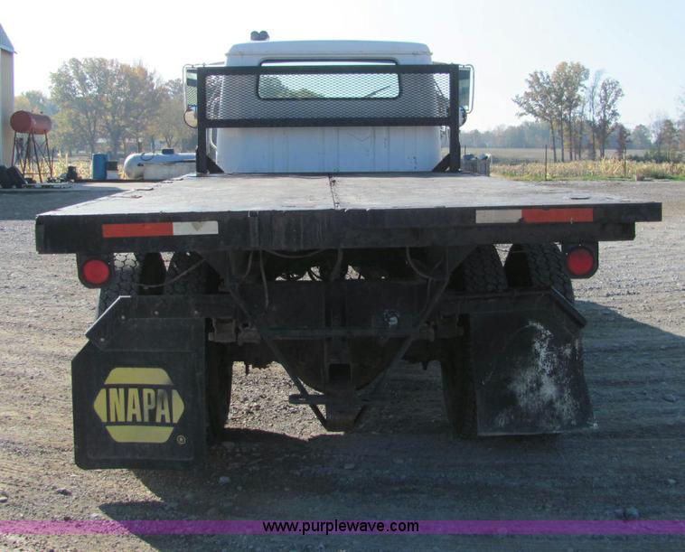 image for item C2963 1984 International S9100 semi truck