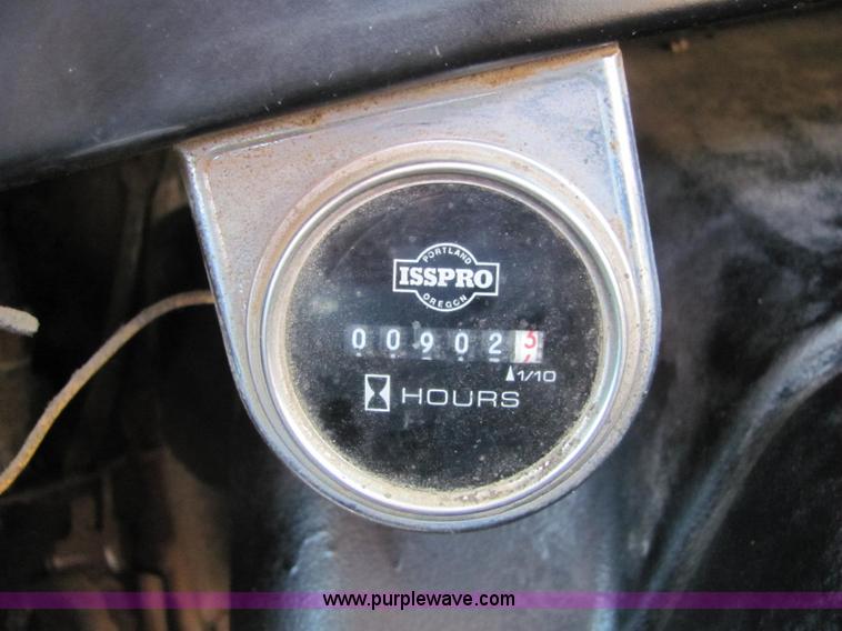 image for item C2963 1984 International S9100 semi truck