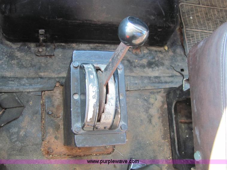 image for item C2963 1984 International S9100 semi truck