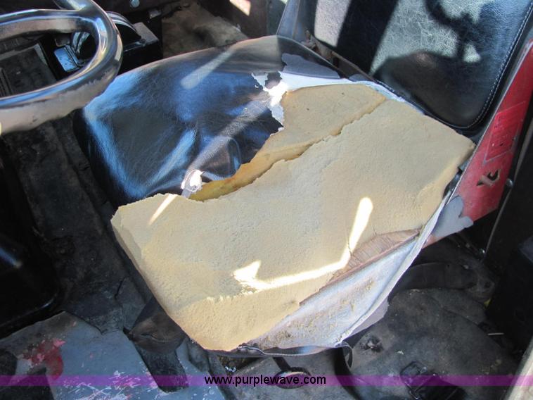 image for item C2963 1984 International S9100 semi truck