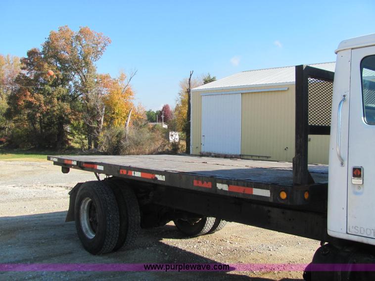 image for item C2963 1984 International S9100 semi truck