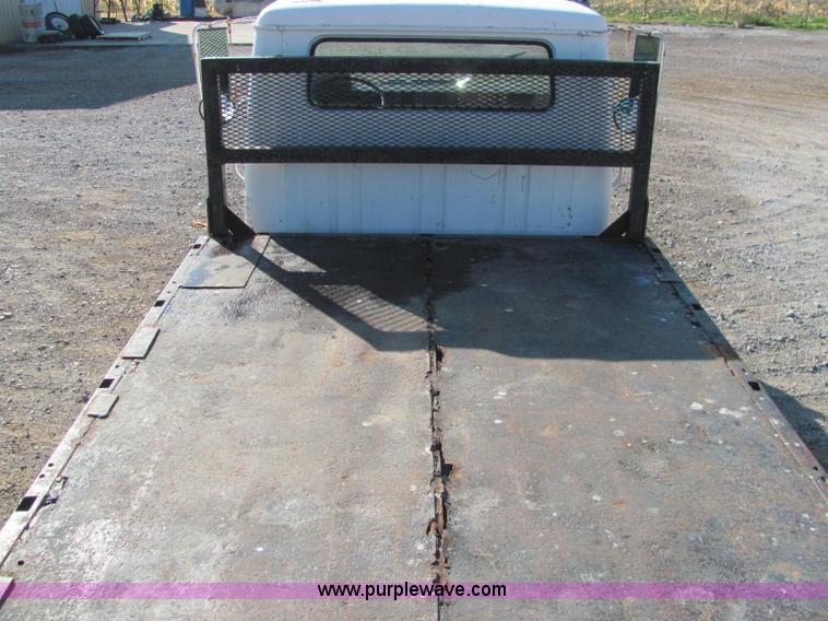 image for item C2963 1984 International S9100 semi truck