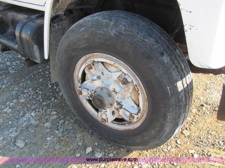 image for item C2963 1984 International S9100 semi truck