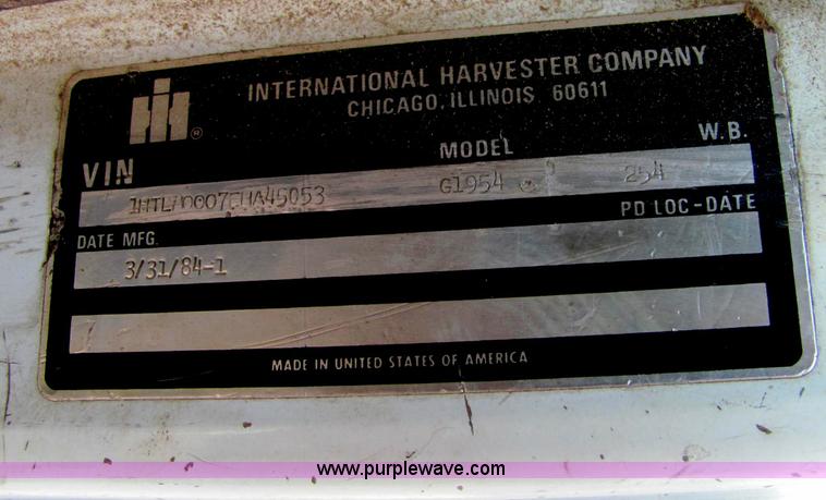 image for item C2963 1984 International S9100 semi truck