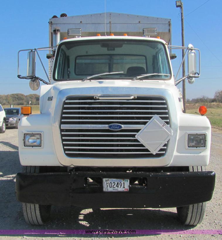 image for item C2964 1992 Ford L9000 fertilizer tender truck