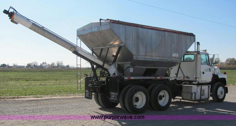 image for item C2964 1992 Ford L9000 fertilizer tender truck