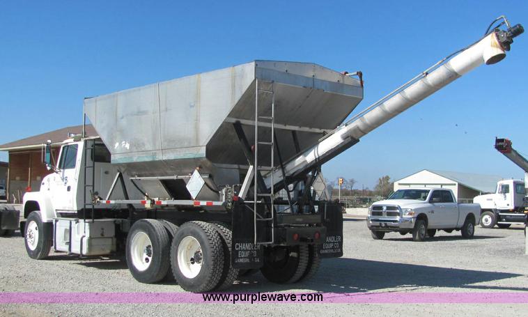 image for item C2964 1992 Ford L9000 fertilizer tender truck