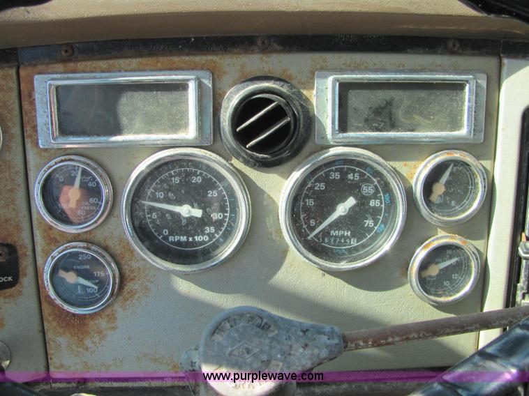 image for item C2964 1992 Ford L9000 fertilizer tender truck