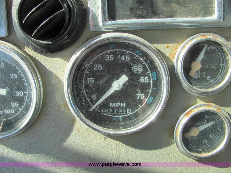 image for item C2964 1992 Ford L9000 fertilizer tender truck