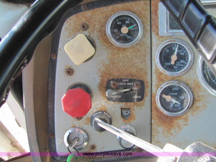 image for item C2964 1992 Ford L9000 fertilizer tender truck