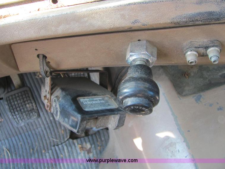 image for item C2964 1992 Ford L9000 fertilizer tender truck