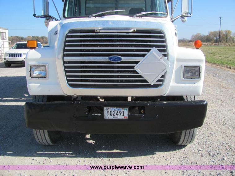 image for item C2964 1992 Ford L9000 fertilizer tender truck