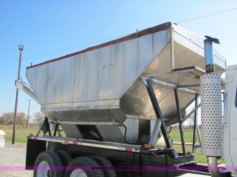 image for item C2964 1992 Ford L9000 fertilizer tender truck