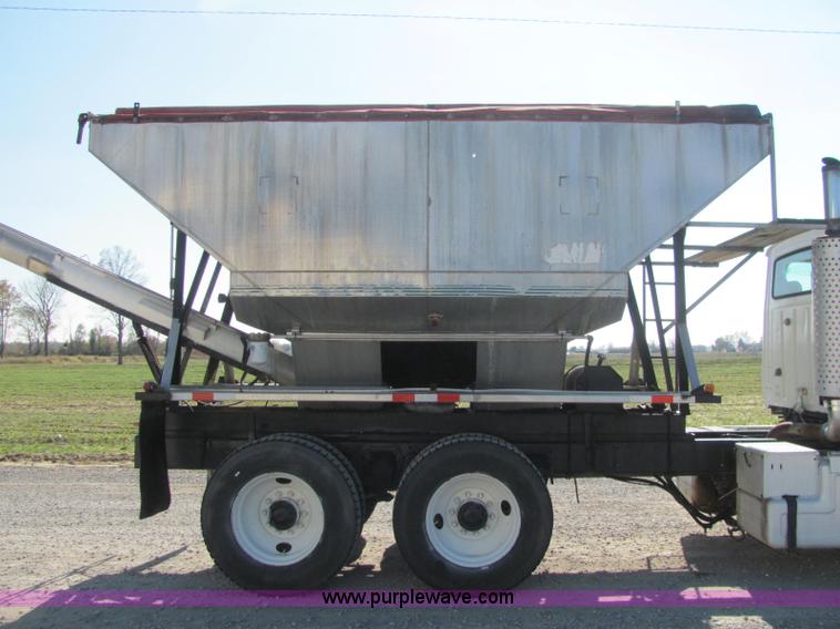 image for item C2964 1992 Ford L9000 fertilizer tender truck